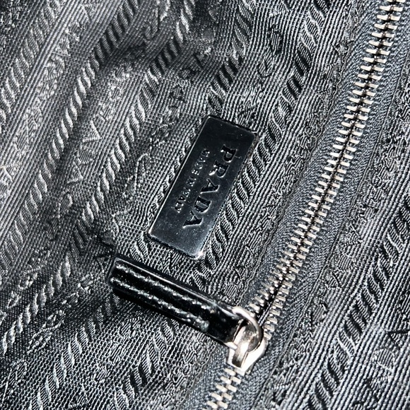 PRADA Vernice Topstitched Handle Bag - Picture 6 of 9